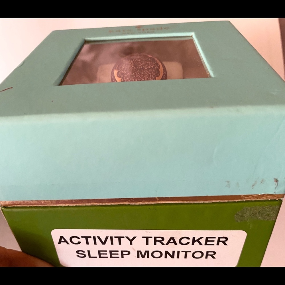 Kate Spade Scallop Tracking Device - Picture 10 of 11